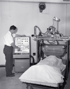 Reg Allan with Mk I breast scanner, Hickson Rd (1966)